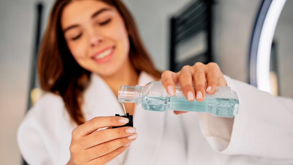 ¿Qué es y para qué sirve el enjuague bucal? 10 enjuagues bucales